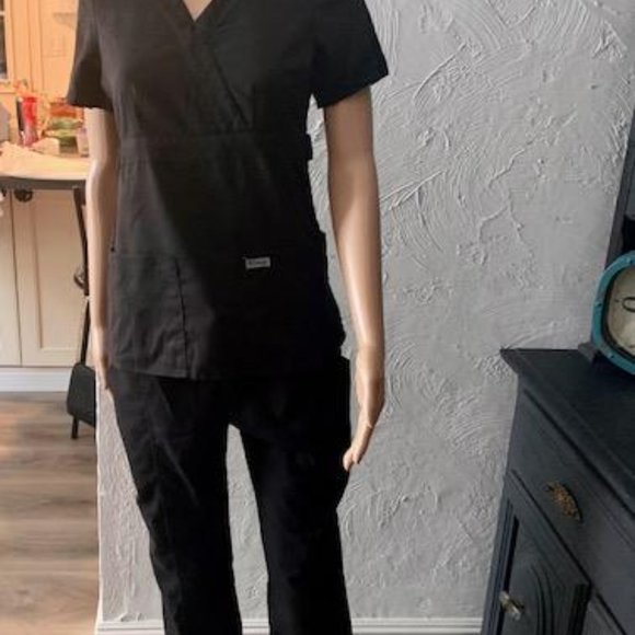 Grey Anatomy short sleeve and pants scrubs - Picture 1 of 8
